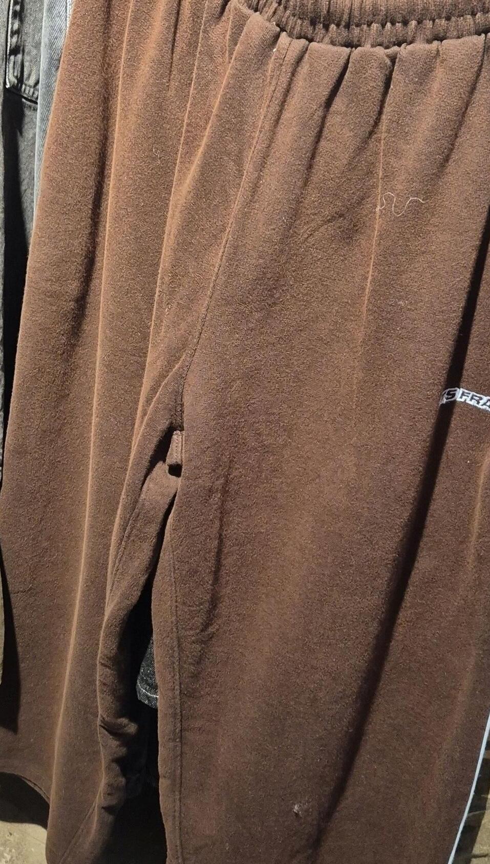 המכנסיים של אורבן אאוטפיטרס