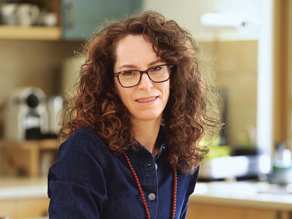 דנה גורסטמן בעבר רופאה מתמחה במחלקה פנימית, היום מעצבת פנים