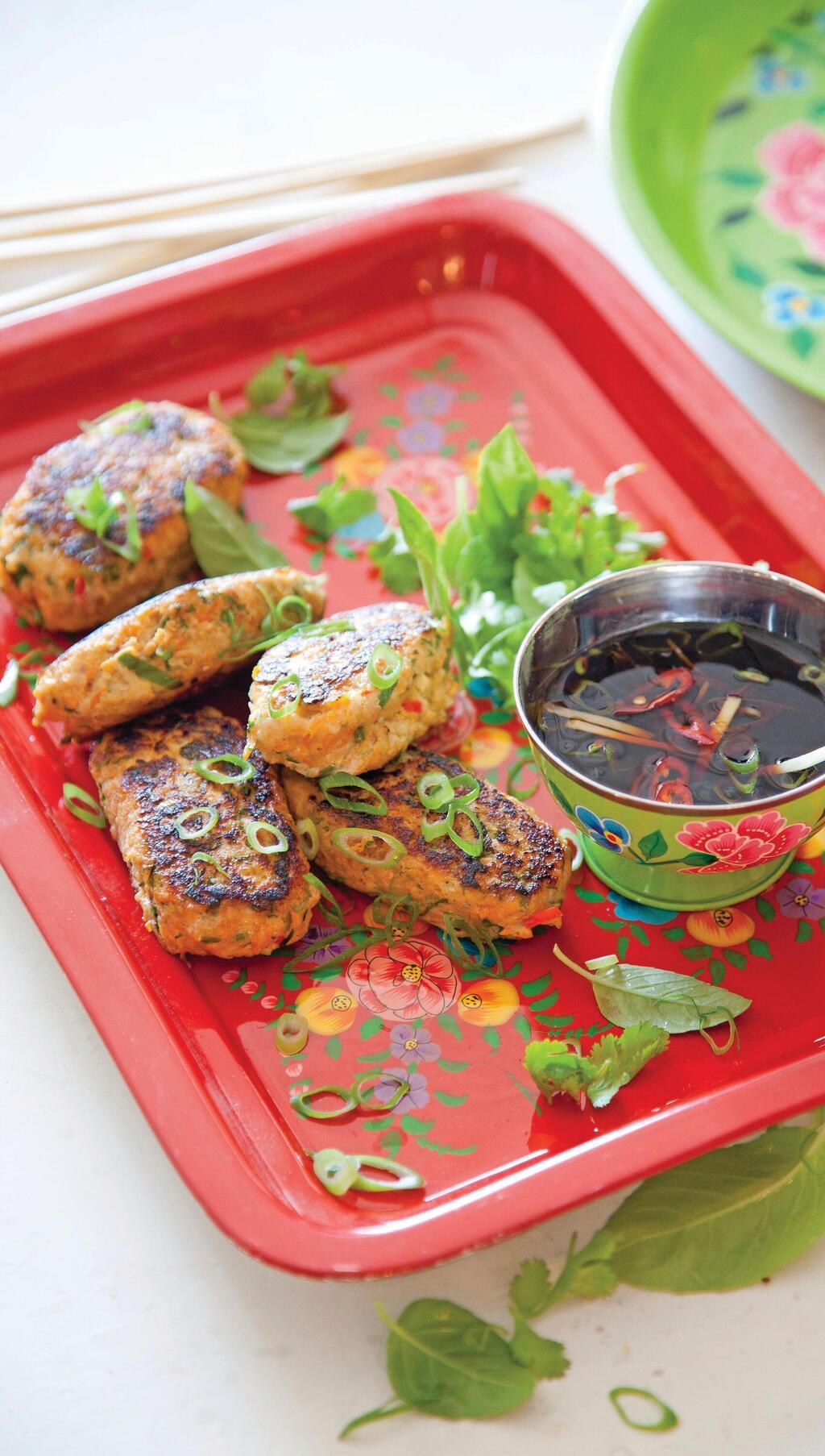 קבב עוף וירקות  ברוטב סויה ובצל ירוק