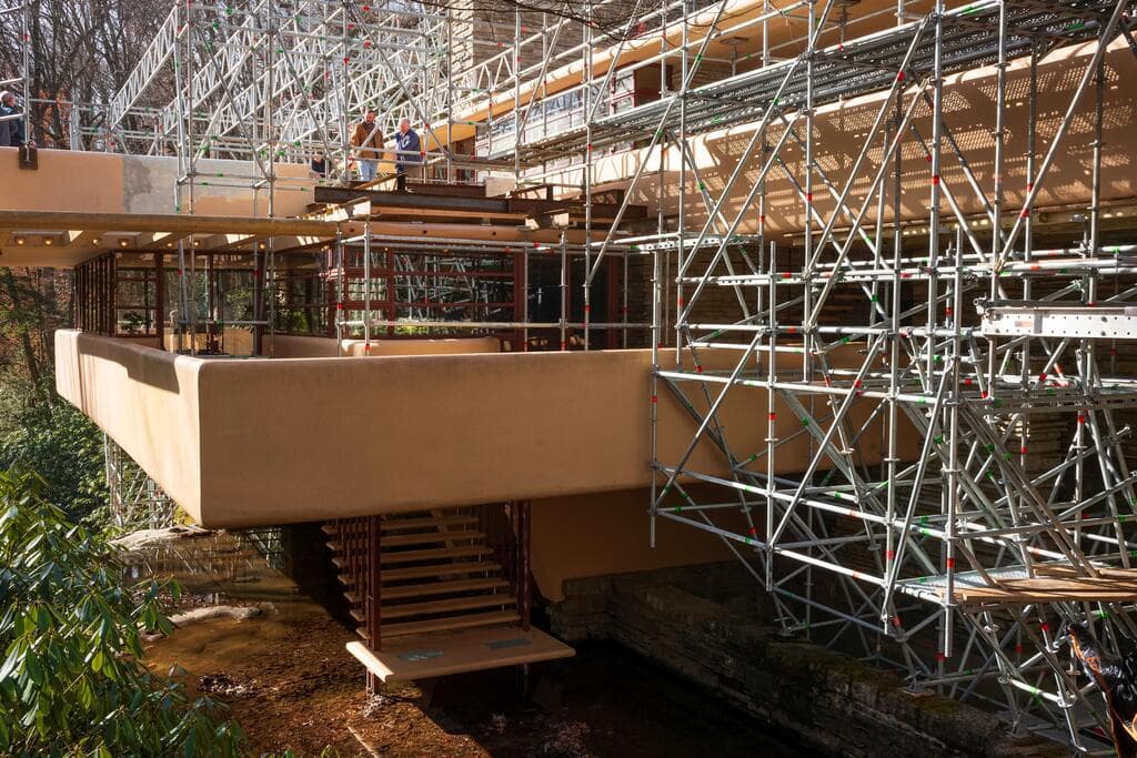 במהלך עבודות השיקום, הבית על האשד