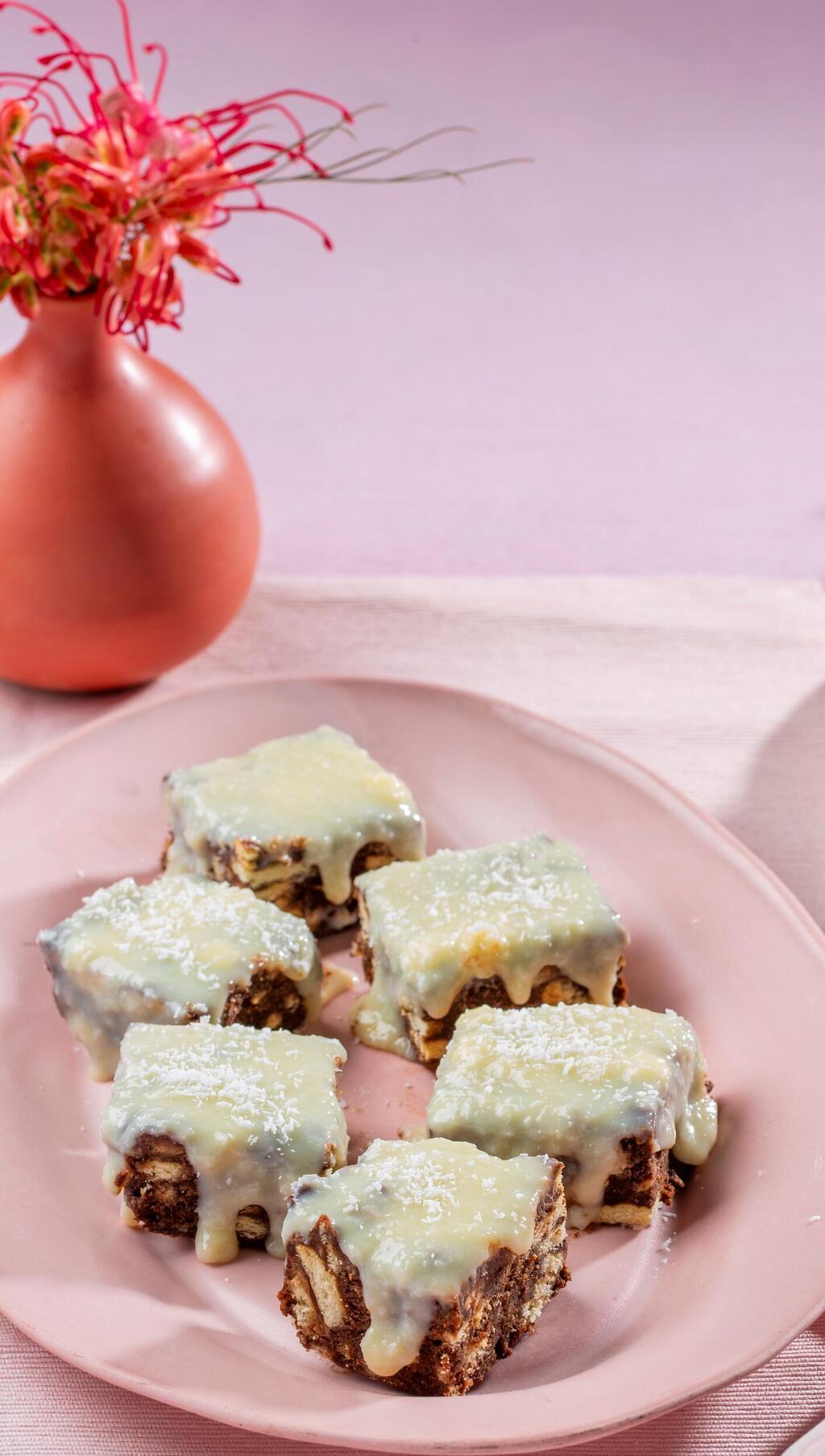 חיתוכיות כדורי שוקולד בציפוי שוקולד לבן וקוקוס