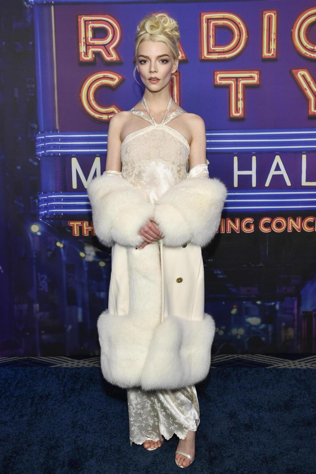 אניה טיילור ג'וי באירוע של "סאטרדיי נייט לייב", 2025