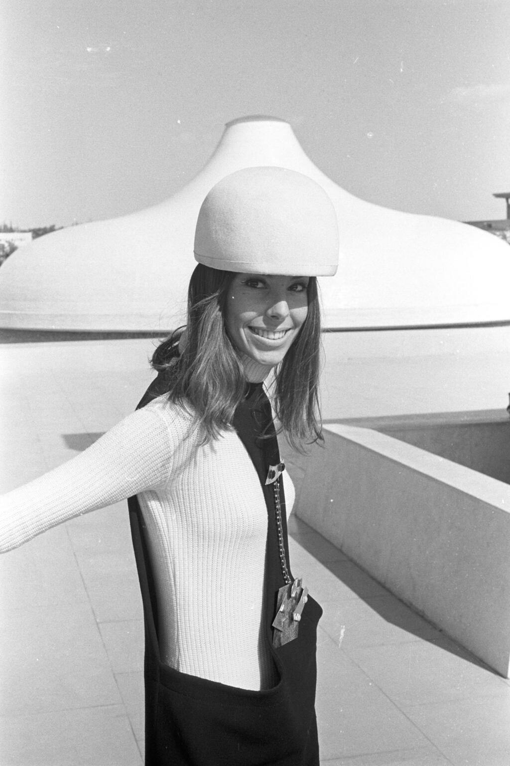 תצוגת האופנה של פייר קרדן במוזיאון ישראל בירושלים, 1966