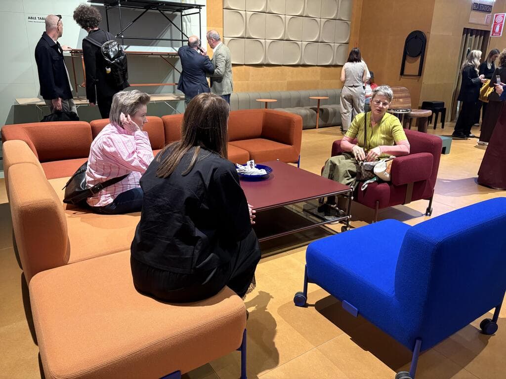 ישיבה שמעודדת שיח, מתוך שבוע העיצוב במילאנו