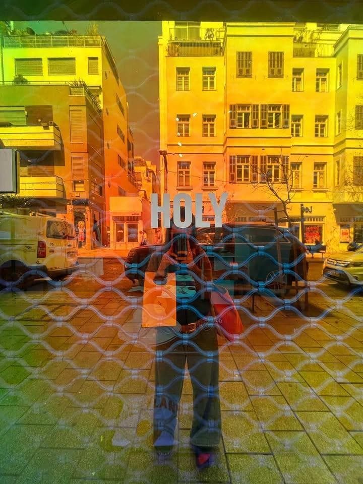 חנות המותג הולילנד ברחוב שינקין בתל אביב