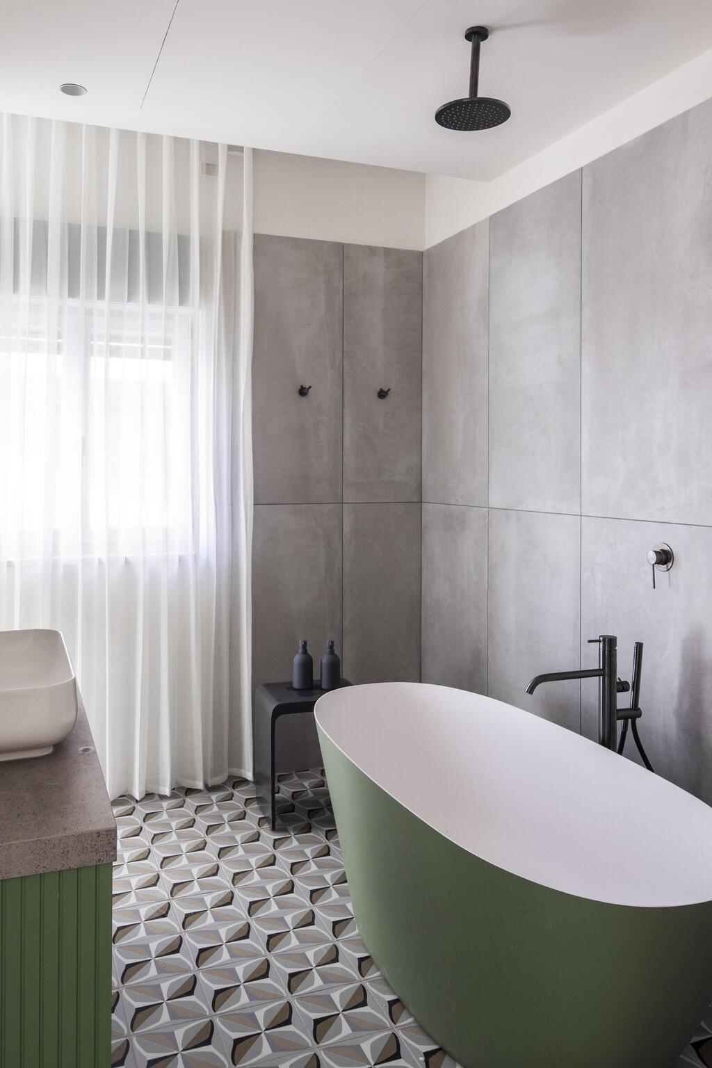 דירה 4, הירקון 70