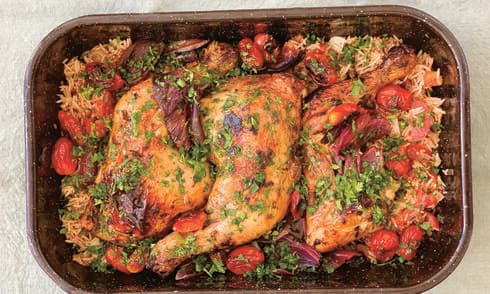  עוף עם אורז  ועגבניות בתבנית אחת