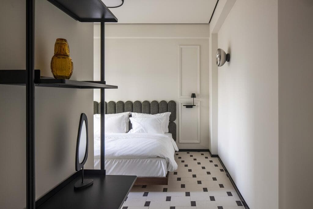 דירה 5, הירקון 70