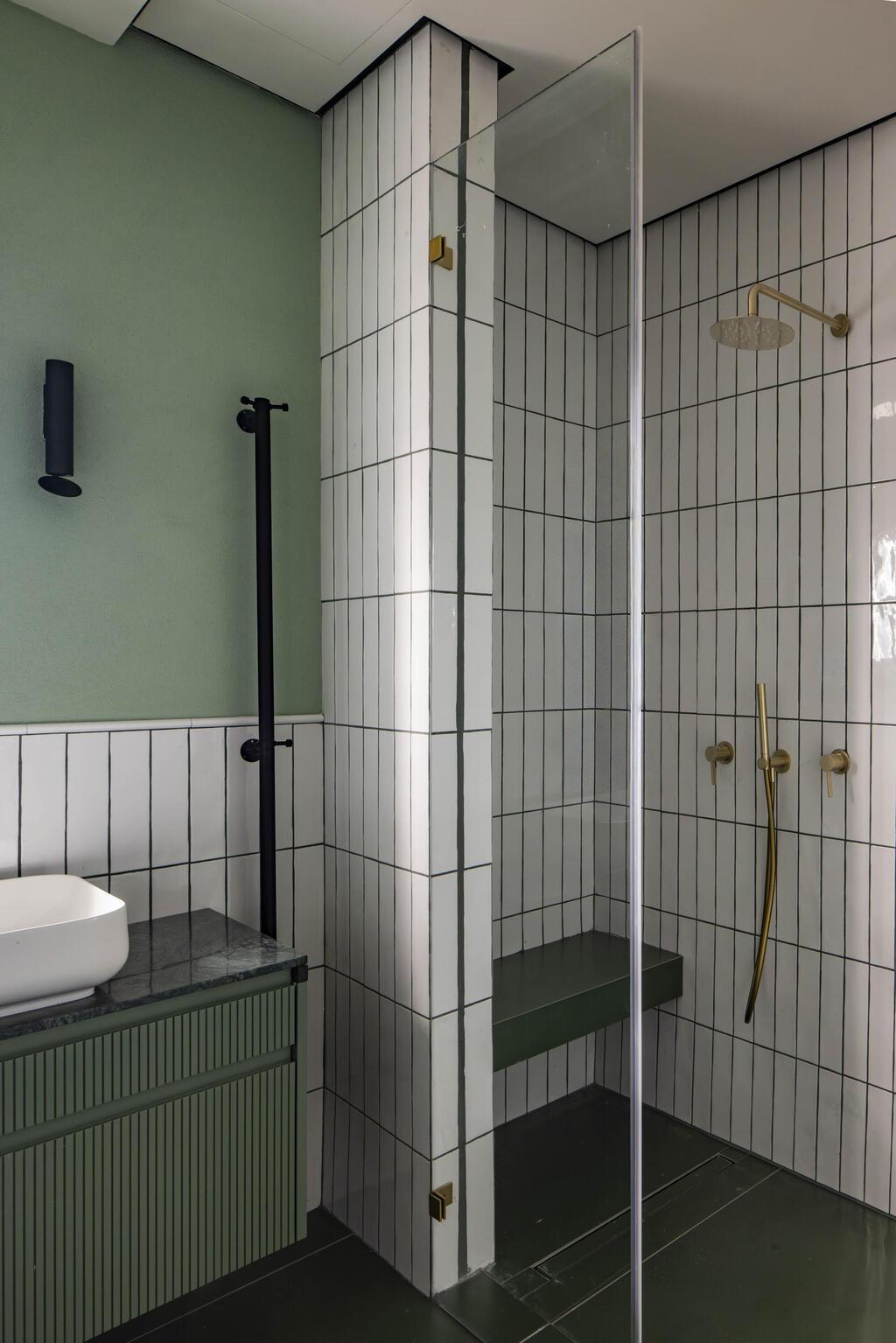 דירה 5, הירקון 70