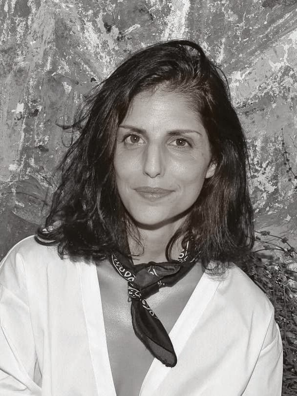 אלה לוי, מעצבת אופנה, מרצה ומלווה נשים בתהליך בניית המלתחה ודיוק הסגנון האישי