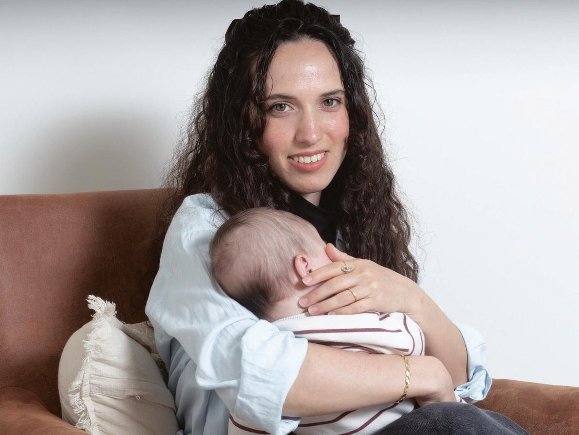 רותם קליגר חליוא ובנה יונתן (צילום: גיל נחושתן) רותם קליגר חליוא