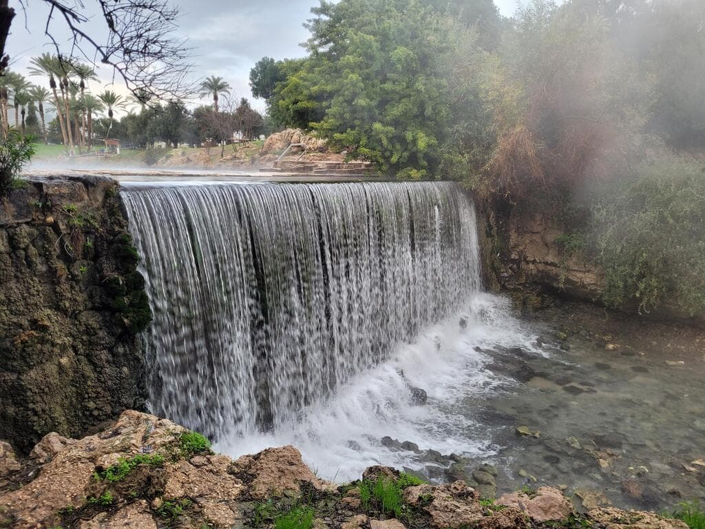 גן השלושה, הסחנה. אתר יפהפה, עם מים חמימים במשך כל השנה 