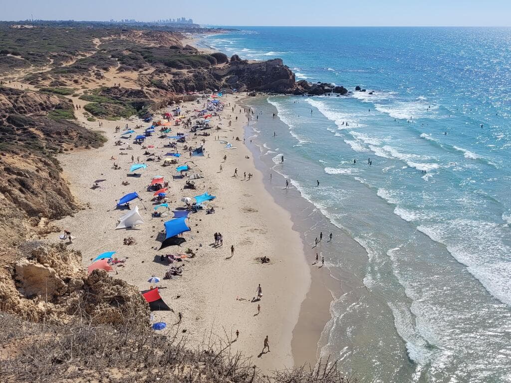 חוף גדור. הכי קרוב בישראל למראות  של אי יווני 