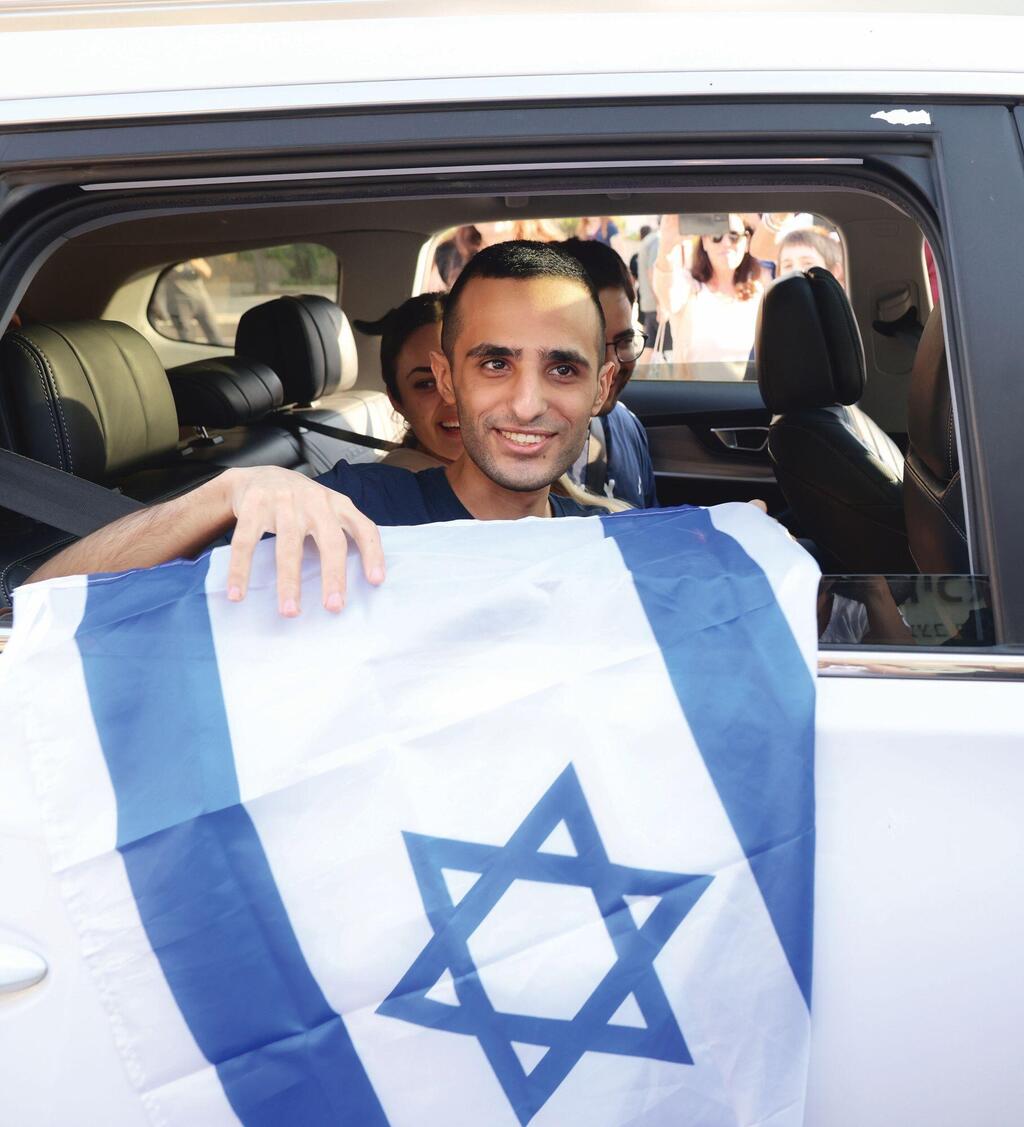 נמרוד כששוחרר מהשבי (צילום: דנה קופל) נמרוד כששוחרר מהשבי