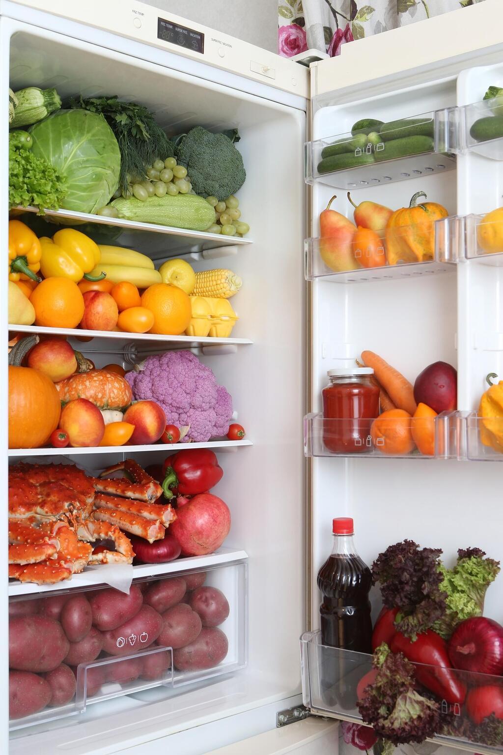 תשאירו כחמישית פנוי (צילום: to_look_further, shutterstock) אל תמלאו את המקרר לגמרי, תשאירו כחמישית שטח פנוי
