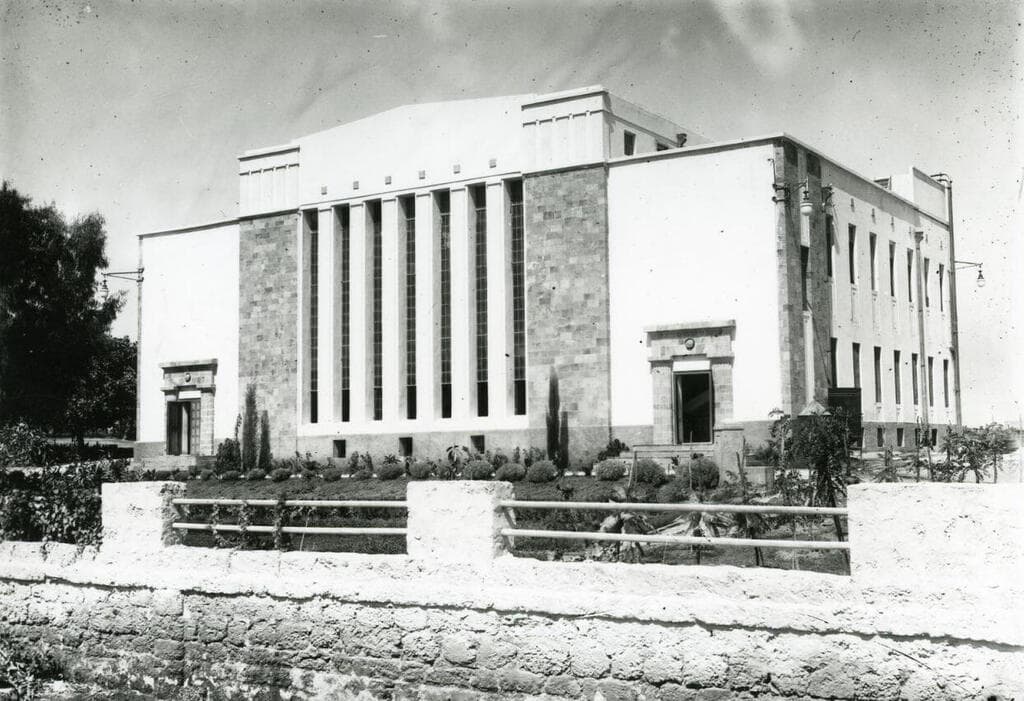 מבנה התחנה המקורי - עדיין פעיל (צילום באדיבות ארכיון חברת החשמל) מבנה התחנה המקורי