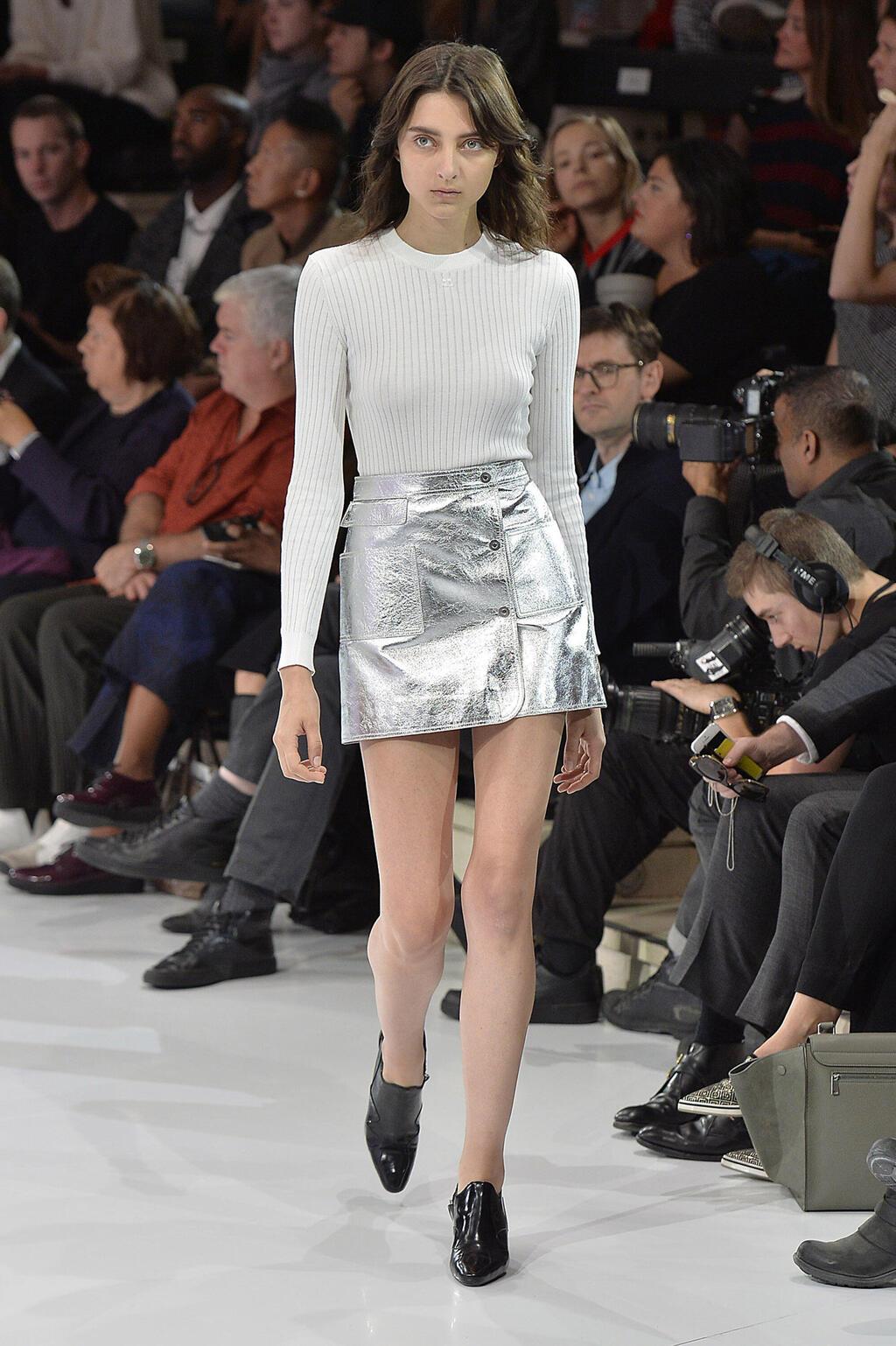 תצוגת אביב-קיץ 2016 של קוראז' (צילום: Catwalking/Getty Images) תצוגת אביב-קיץ 2016 של קוראז'