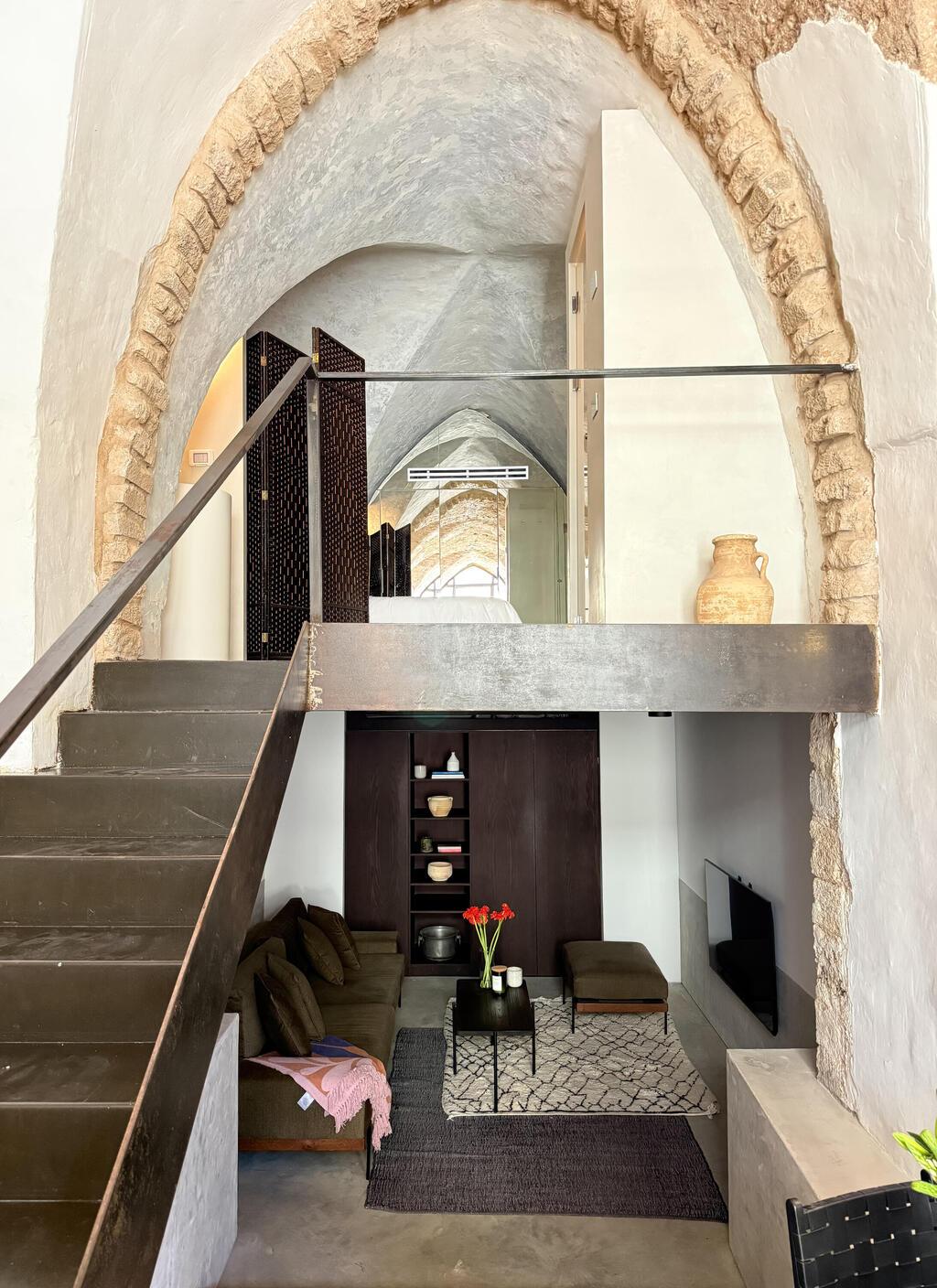 חפרו בקרקע כדי להעמיק את הנכס (צילום: נועם רון) הבית של ספיר וניב ביפו, כאן גרים