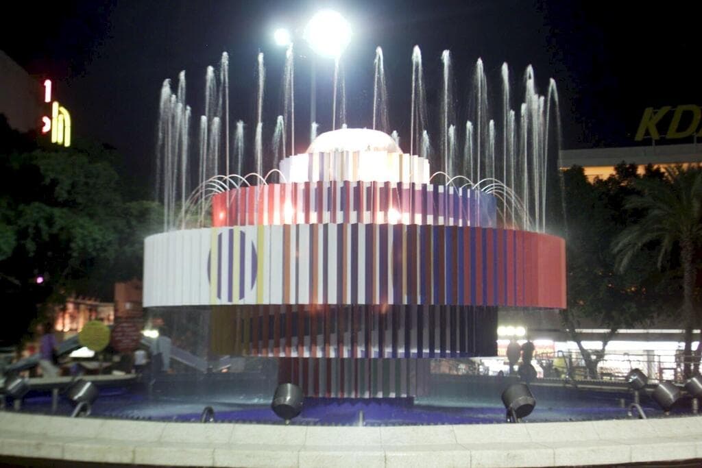 המזרקה בשנת 2003 (צילום: דודו בכר) המזרקה בשנת 2003