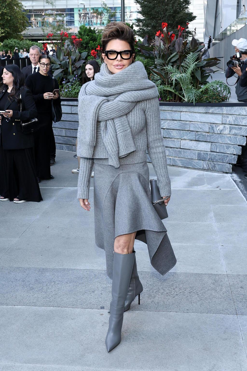 בתצוגת אביב-קיץ 2025 של מייקל קורס (צילום: Jamie McCarthy/Getty Images for Michael Kors) ליסה רינה בתצוגת אביב-קיץ 2025 של מייקל קורס