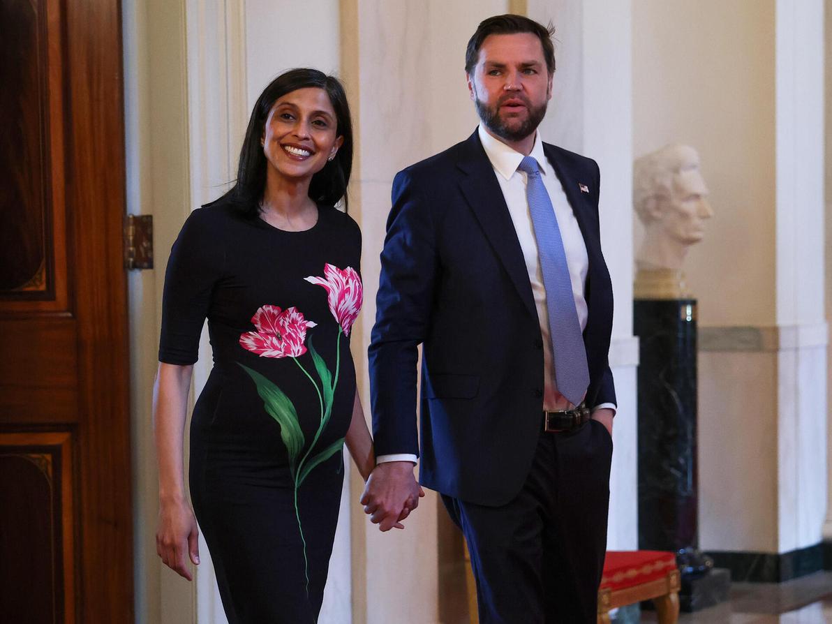 ג'יי די ואושה ואנס בבית הלבן, 2026 (צילום: Anna Moneymaker/Getty Images) ג'יי די ואנס ואושה ואנס בבית הלבן, 2026