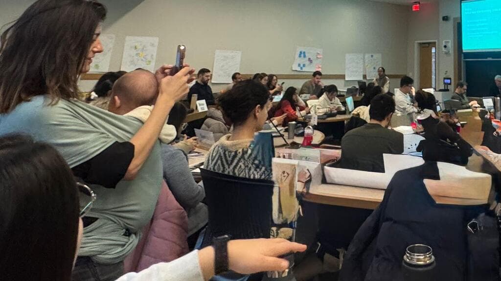 "הינקתי במסדרון וחזרתי לשיעור". בהרווארד עם בתה נור (צילום: אלבום פרטי) נעמה גורודישר