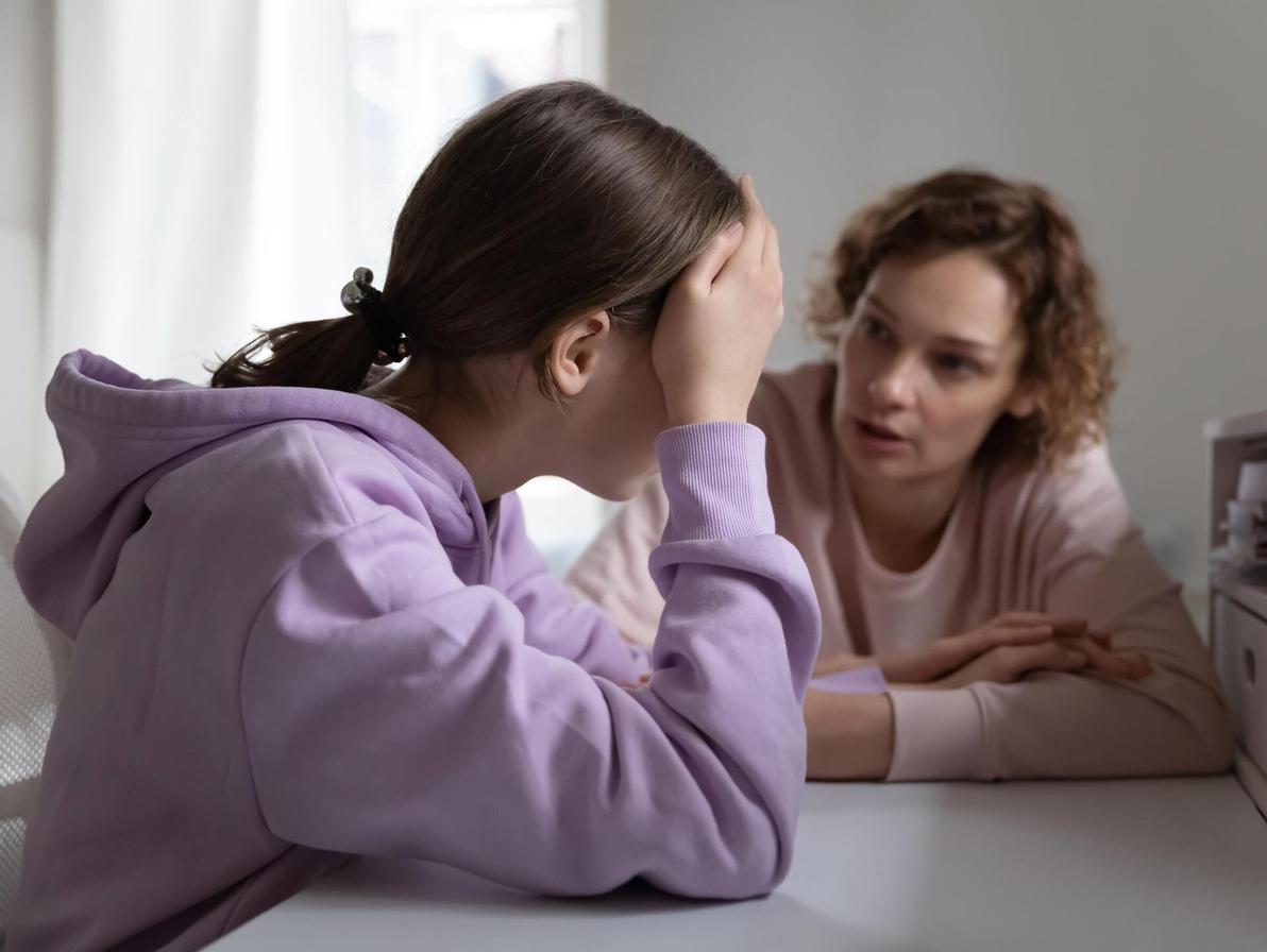 לא לתת הרצאה ארוכה (צילום: Shutterstock) לשוחח בגובה העיניים