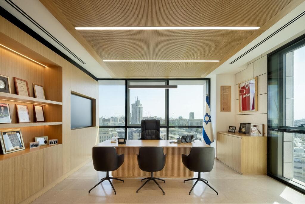 לשכת שר המשפטים. נוף ירושלים מאחור (צילום: עומרי אמסלם) משרד המשפטים, תכנון: מן שנער אדריכלים