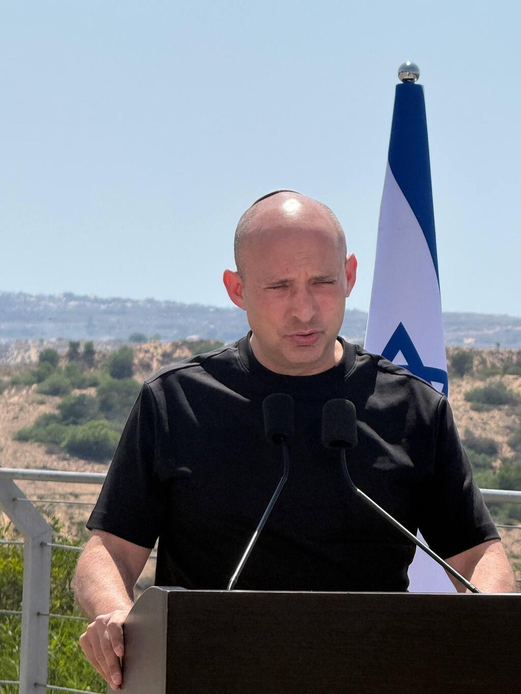 נפתלי בנט במסיבת עיתונאים בעוטף
