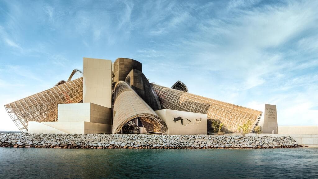 Guggenheim Abu Dhabi נמצא בבנייה וצפוי להיפתח בחודש דצמבר השנה (הדמיה באדיבות פרנק גרי אדריכלים) Guggenheim Abu Dhabi