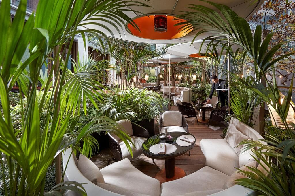 בר בגינה (צילום באדיבות Mandarin Oriental Lutetia) מלון לוטסיה