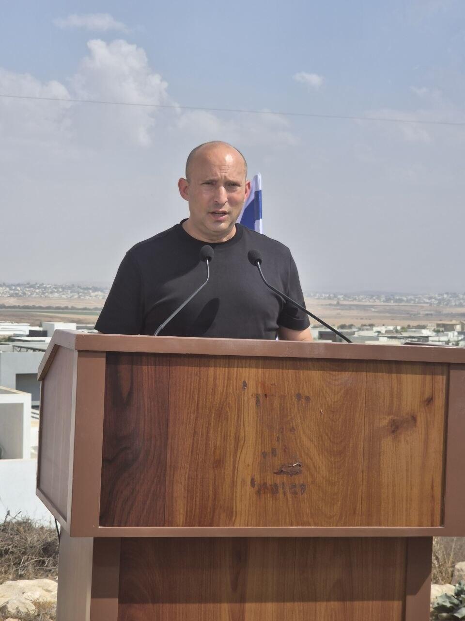 הצהרה  בנט על הפשיעה בדרום ביישוב כרמית