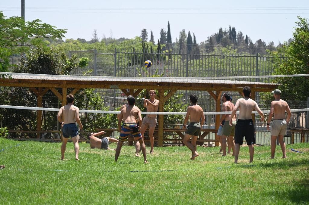 מרחב לא שיפוטי. קיבוץ כפר עזה (צילום: זהר שפק) הבריכה המשופצת בקיבוץ כפר עזה