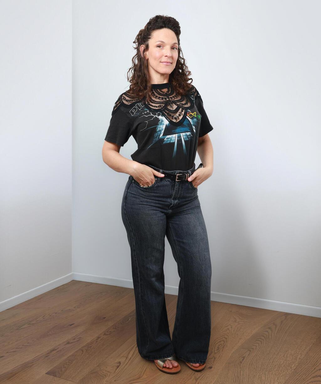 חשה בטוב בג'ינס (צילום: דנה קופל) נגה ד'אנג'לי