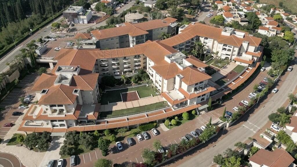 דור דיור מוגן (צילום: ניר נברי) דור דיור מוגן