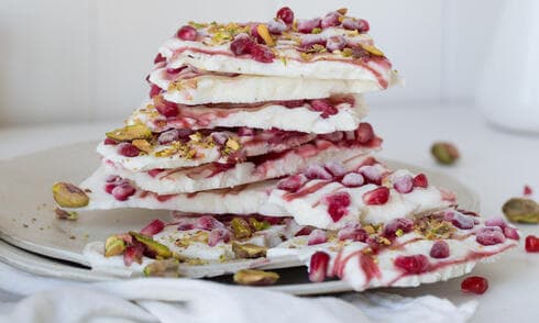 פרוזן: חיתוכיות יוגורט קפוא עם דבש ורימונים