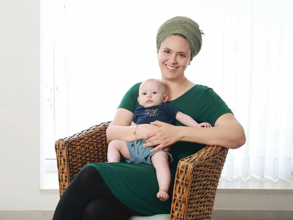 רחל שפירו דייויס ובנה הלל עמיחי (צילום: דנה קופל) רחל שפירו דייויס ובנה הלל עמיחי