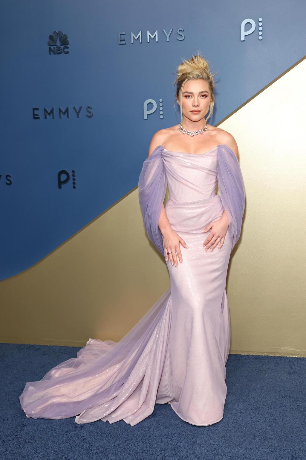 פלורנס פיו לובשת ויויאן ווסטווד (צילום: Amy Sussman/Getty Images) פלורנס פיו בטקס האמי, 2026