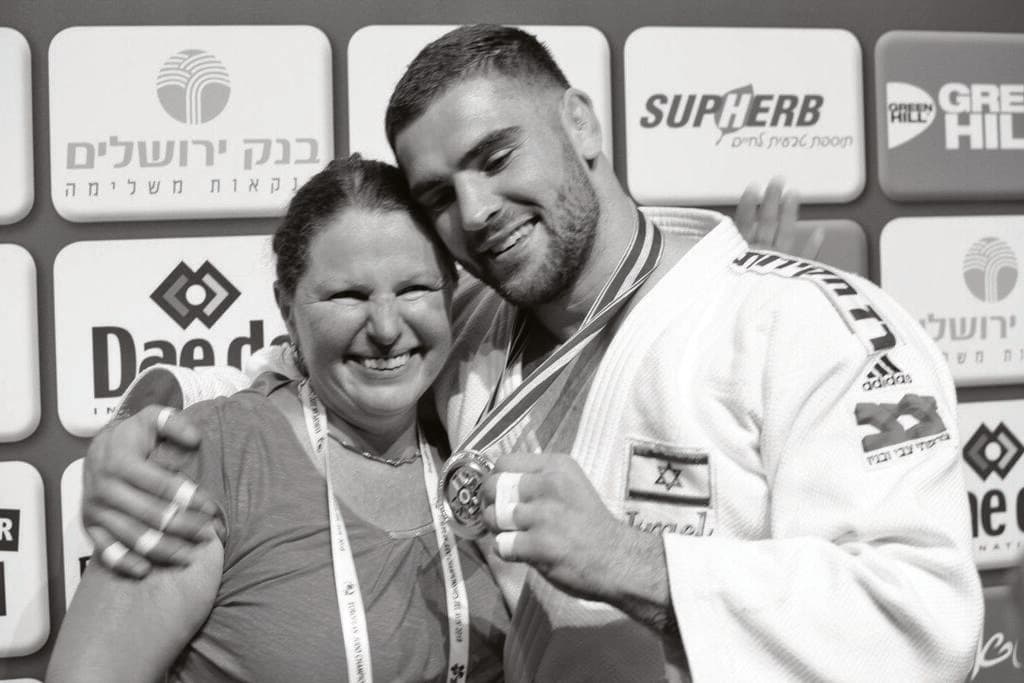 פיטר פלצ'יק ואמו לריסה (צילום: אלבום פרטי) פיטר פלצ'יק ואמו לריסה