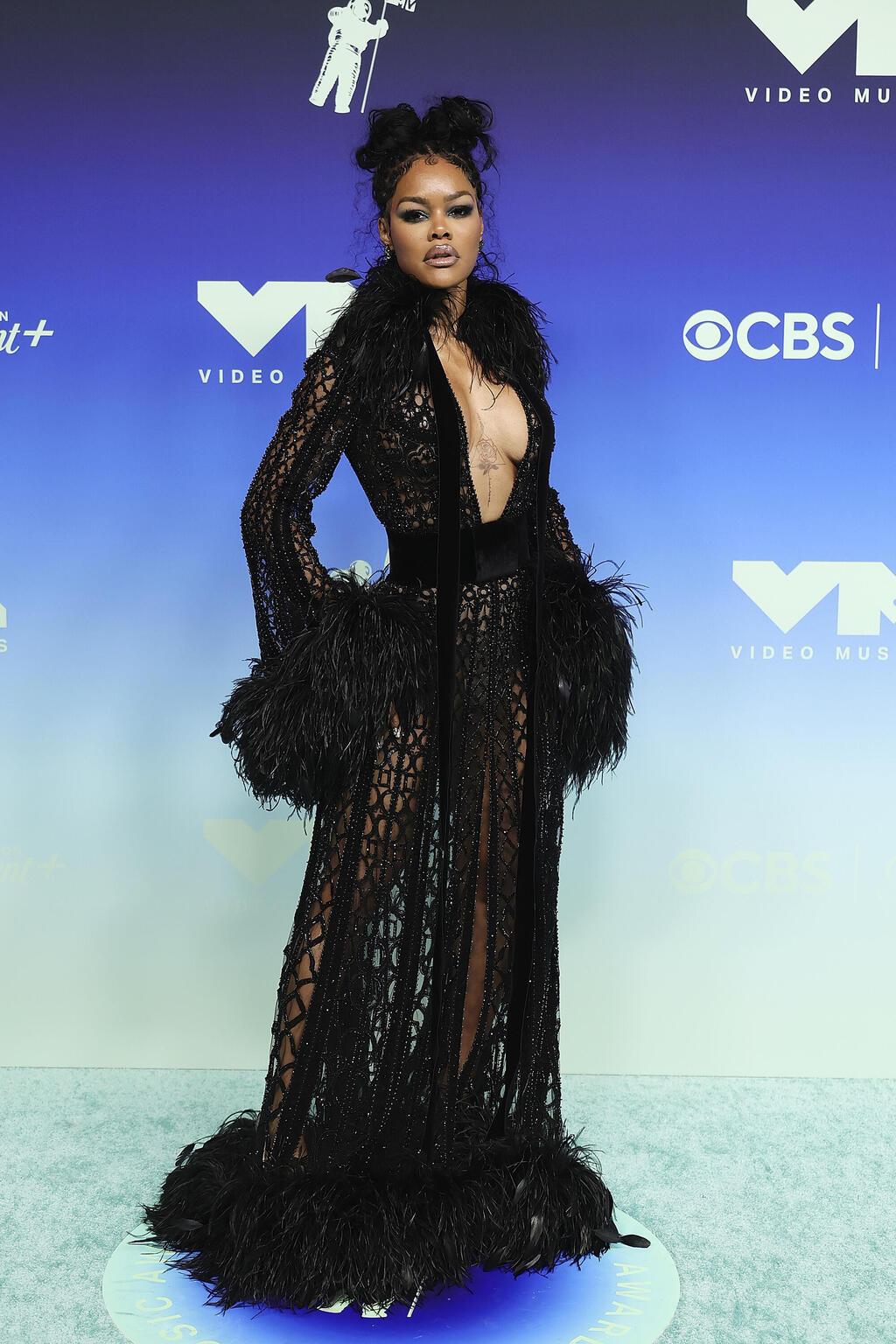 טייאנה טיילור לובשת זוהיר מוראד (צילום: Frazer Harrison/Getty Images) טייאנה טיילור בטקס פרסי VMA של MTV ל-2026