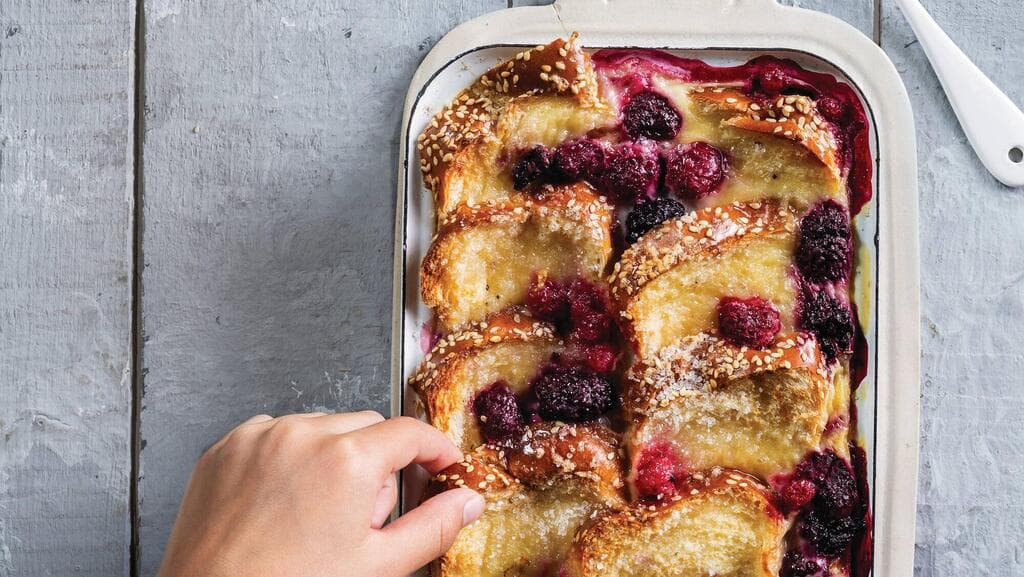 ברד פודינג עם פירות אדומים (צילום: בועז לביא) ברד פודינג עם פירות אדומים