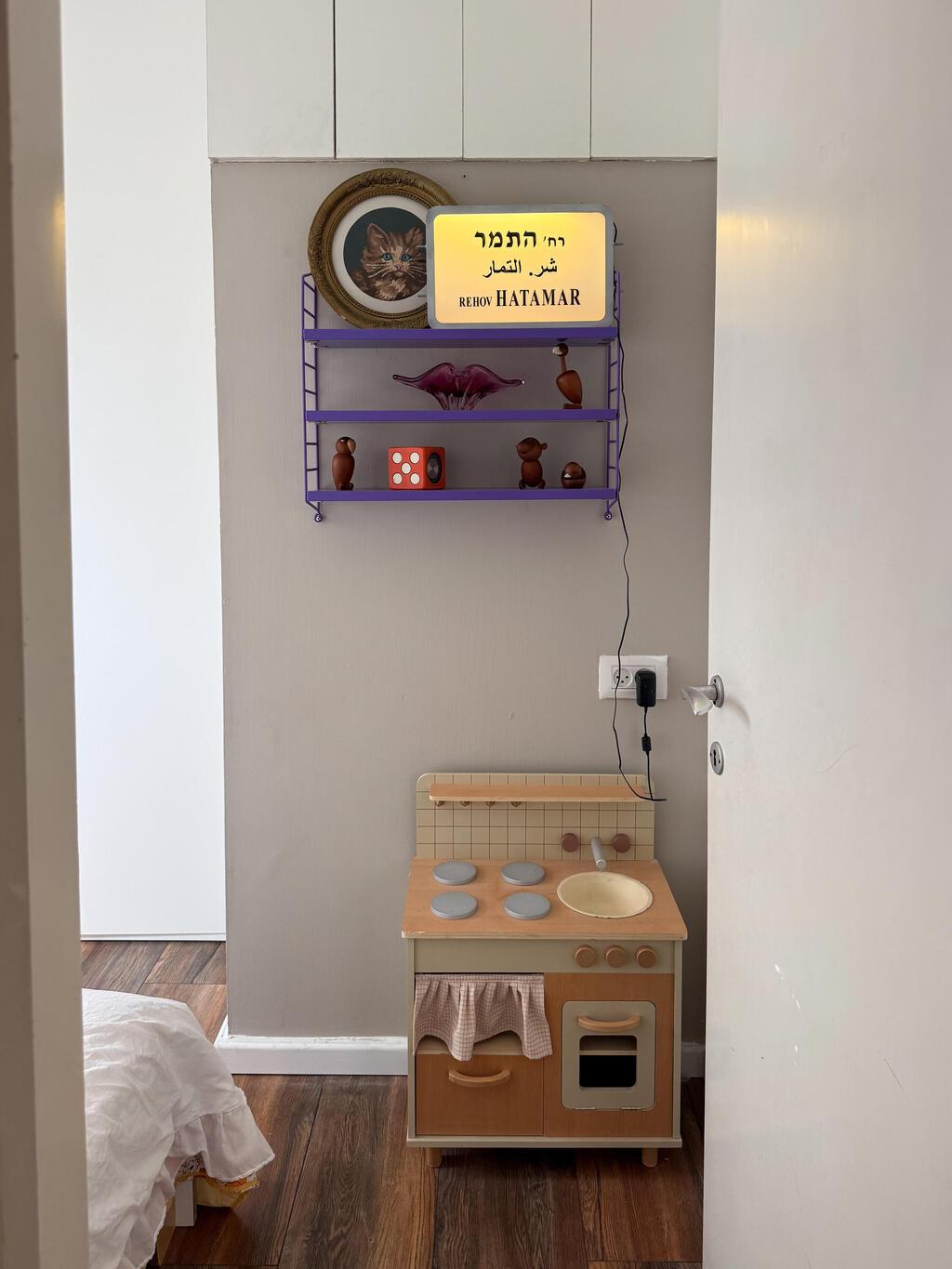 מטבח המשחקים של זארה הום גם הוא מיד שנייה (צילום: נועם רון) הבית של רוני ארדן, כאן גרים