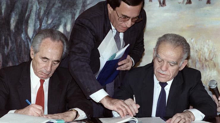 אחרי ממשלת הרוטציה - הלכו לממשלת אחדות ב-1988. יצחק שמיר ושמעון פרס