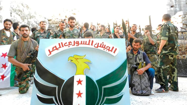 לוחמים מהצבא הסורי שערקו בעקבות המחאות