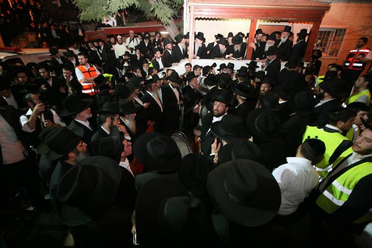 הלווייתו ב-2012 של הרב אלישיב