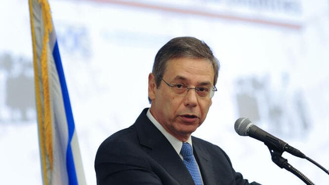 "לא למהר לפתוח את השמפניות". דני אילון