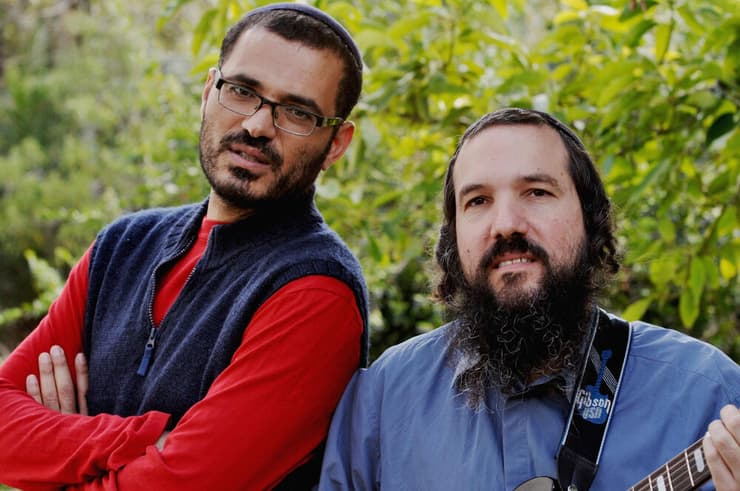 האח הוד דיין (הימני). משפחה מוזיקלית