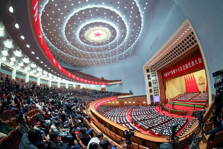כינוס של קונגרס המפלגה הקומוניסטית, בעשור שעבר. שי רוצה כהונה שלישית, ועשוי לנקוט במדיניות תוקפנית יותר 