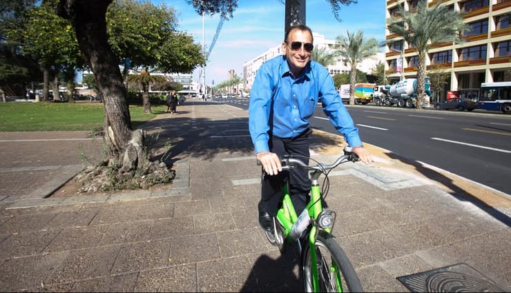 זמנים טובים יותר - רון חולדאי על אופני תל אופן