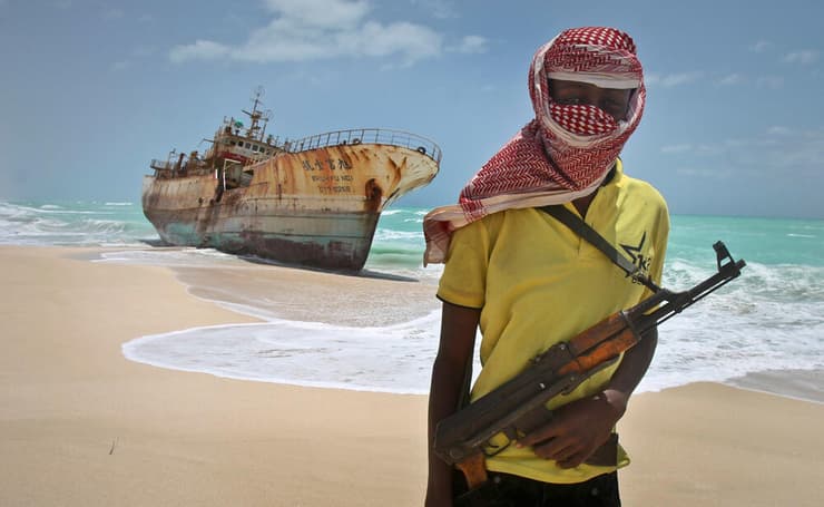 שודד ים בסומליה, ב-2012. שש שנים ללא תקריות, עד עכשיו